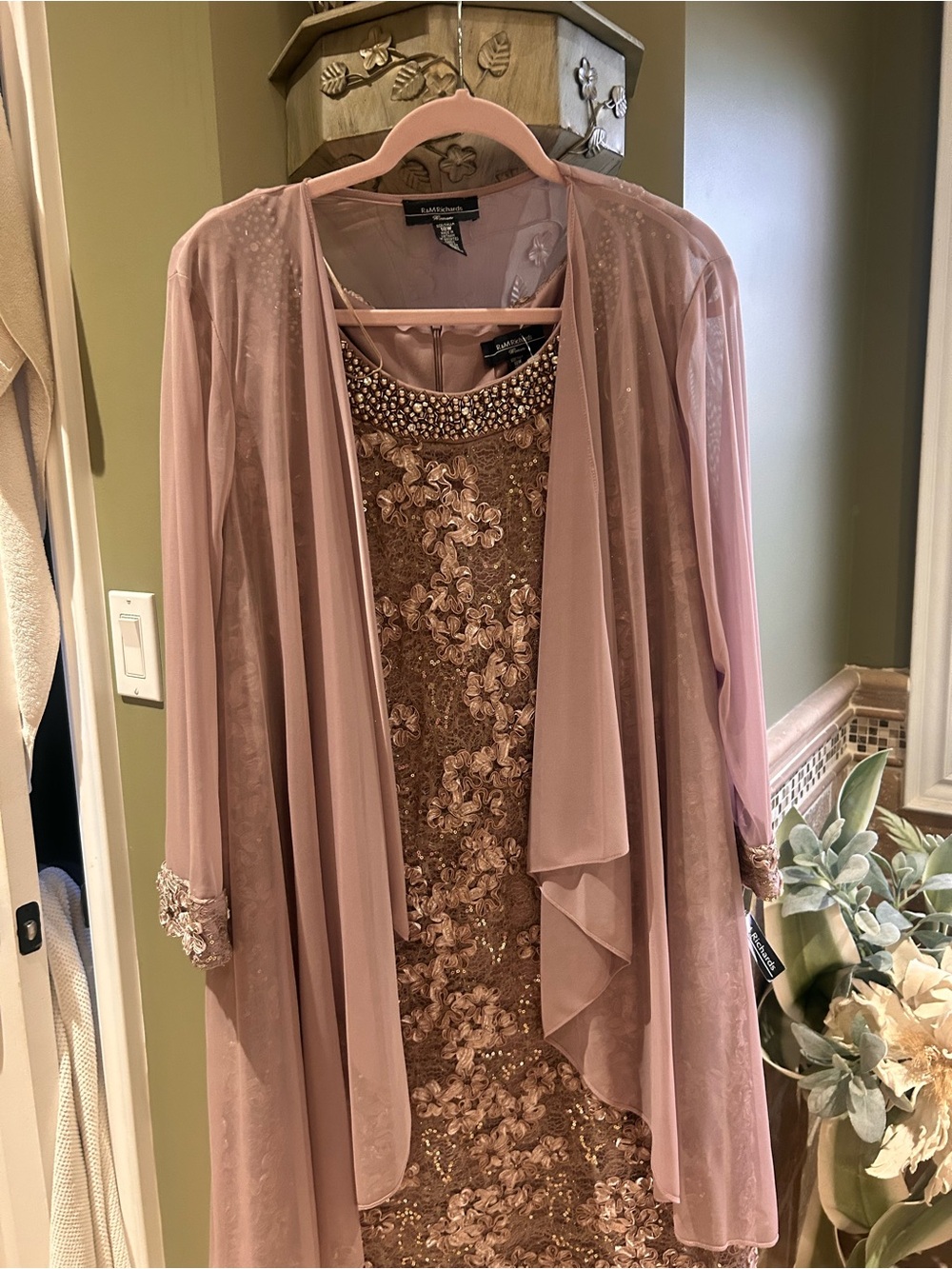 R&M Richards Formal Dress .. Stunning!!